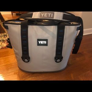 Yeti Hopper